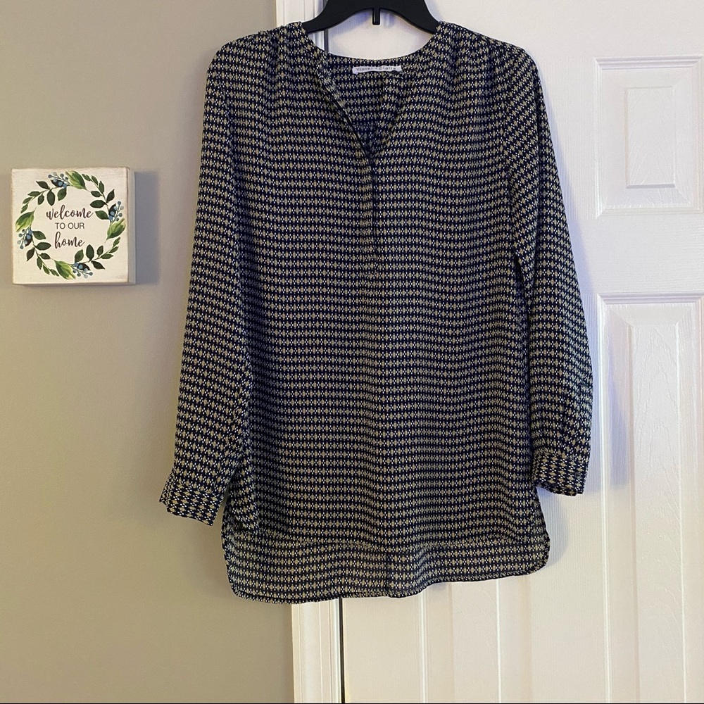Violet & Claire Geometric Print Blouse Navy Cream White Small Split Crew Neck